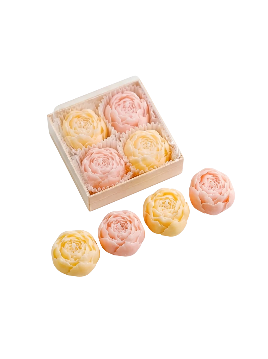 MieleGifts miniature rose-shaped soy wax candles in pink and yellow, presented in a clear gift box.