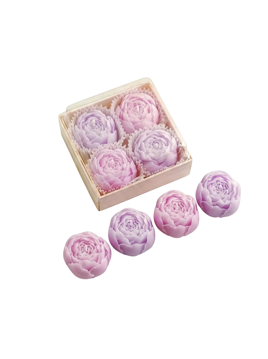 MieleGifts miniature rose-shaped soy wax candles in light purple, presented in a clear display box.